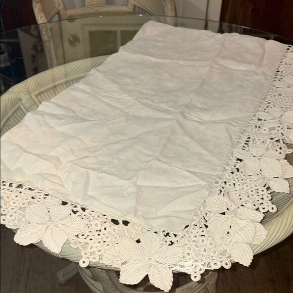 Elegant Cream Lace Dresser Buffet scarf - Picture 1 of 5